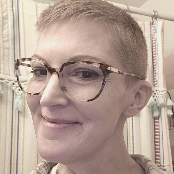 Meet your Posher, Lisa - Picture 1 of 1